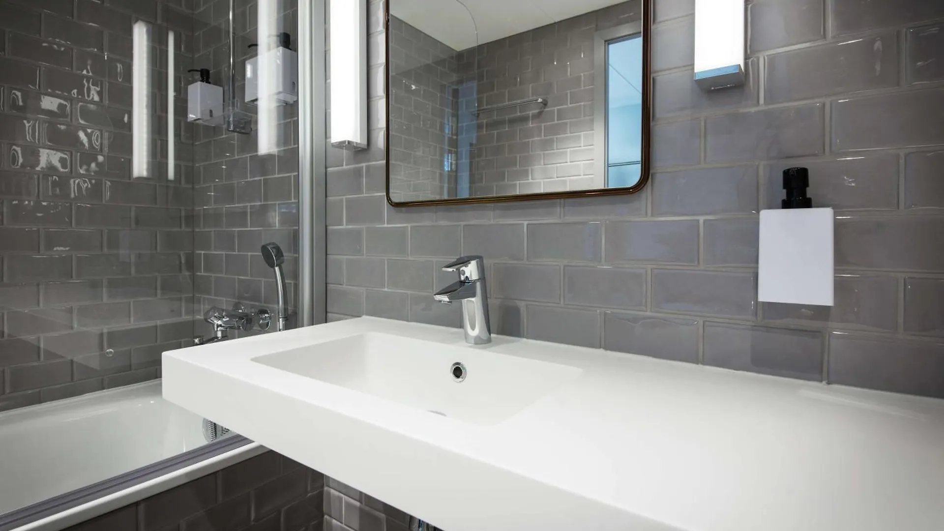 Scandic Flesland Airport Hotel Bergen 4*,